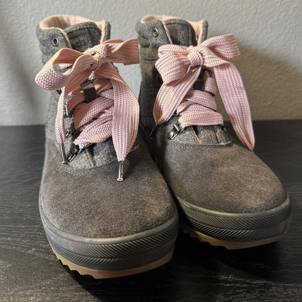 Keds Grey Wool Suede Lace Up Camp High Top Hiking Boots Pink Laces Size 8.5 NWOB
